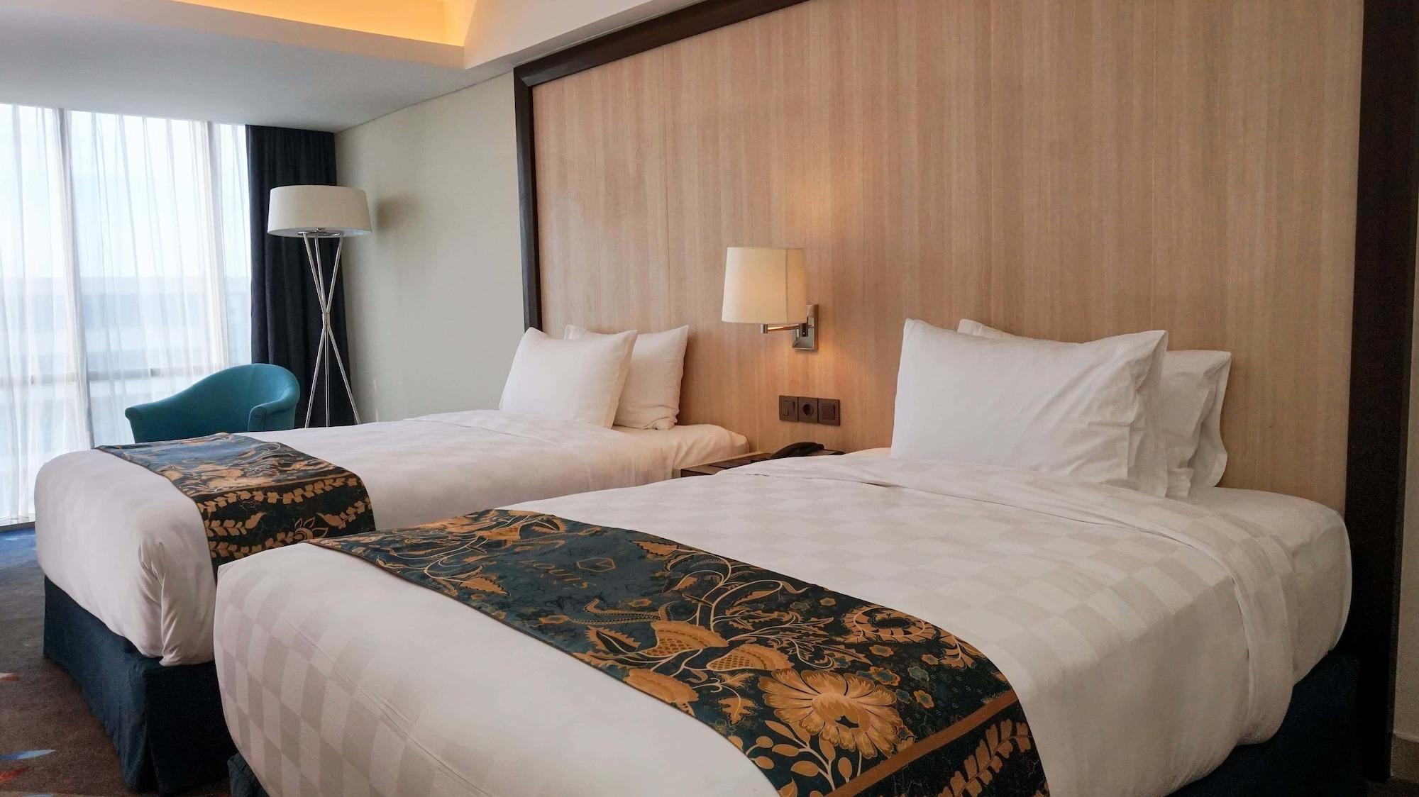 Louis Kienne Hotel Pandanaran Semarang Exterior foto