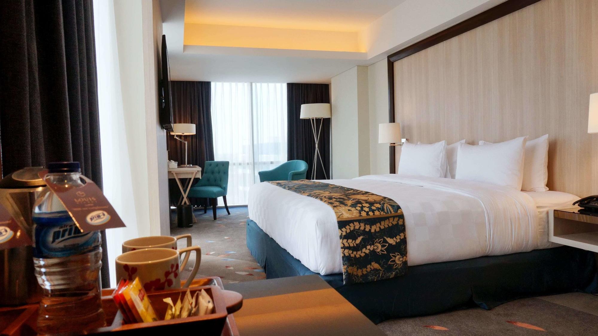 Louis Kienne Hotel Pandanaran Semarang Exterior foto