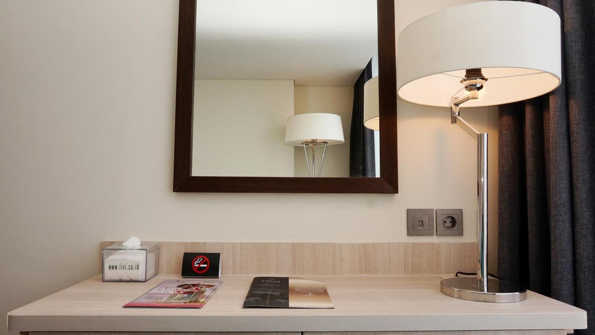 Louis Kienne Hotel Pandanaran Semarang Exterior foto