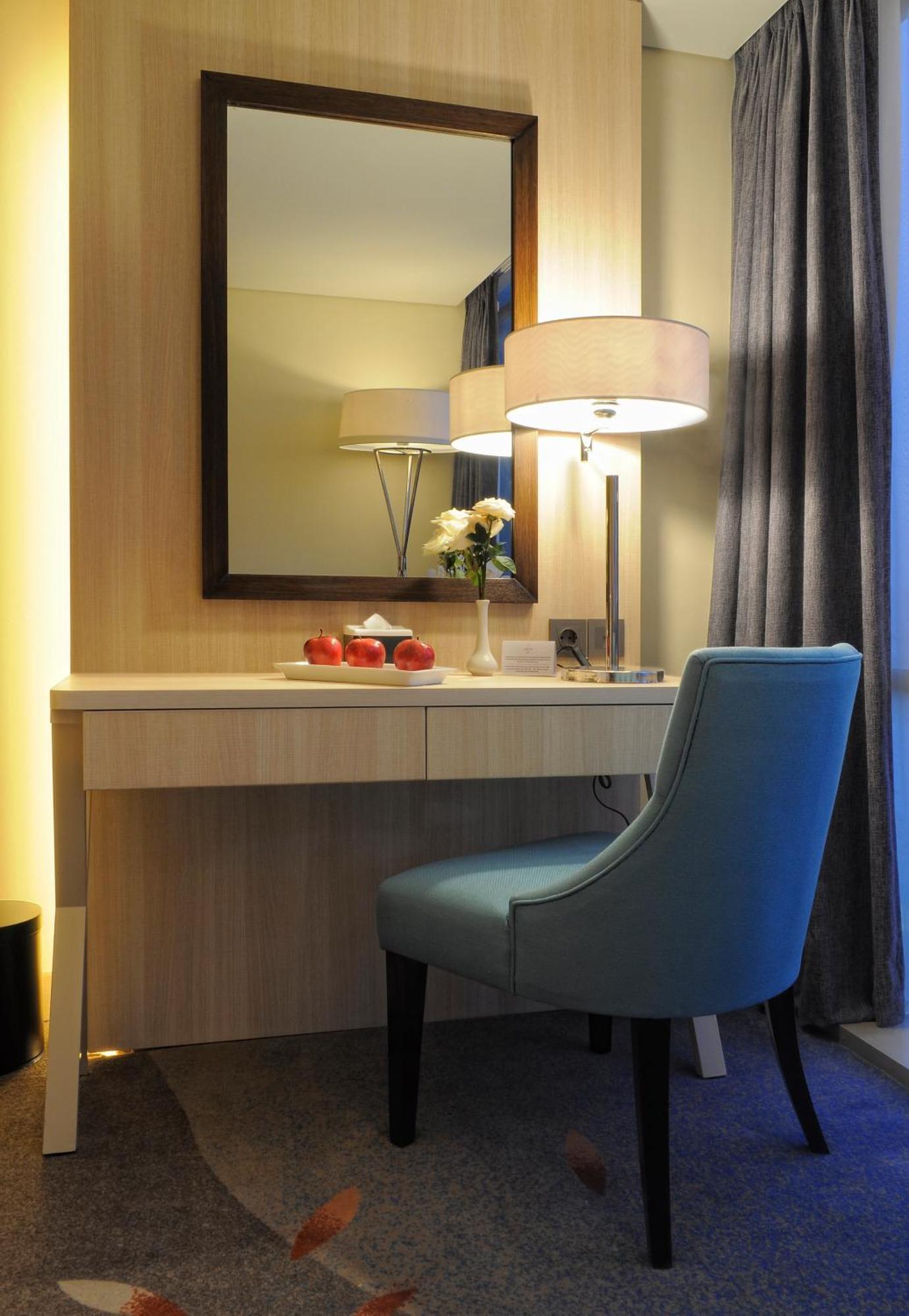 Louis Kienne Hotel Pandanaran Semarang Exterior foto