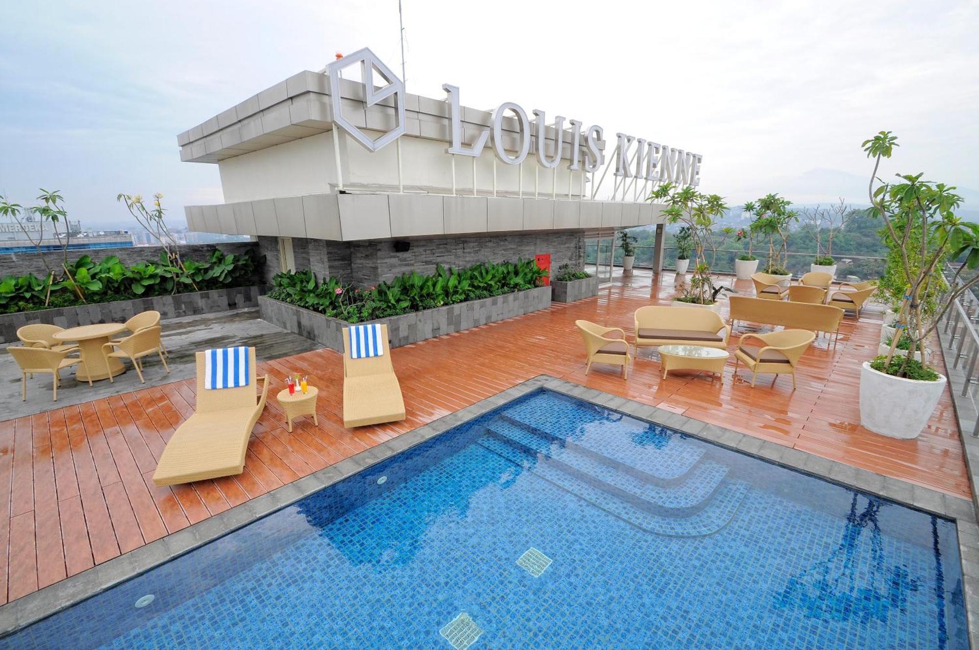 Louis Kienne Hotel Pandanaran Semarang Exterior foto