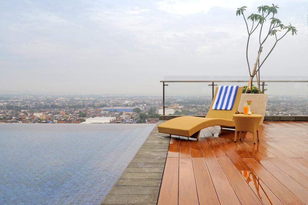 Louis Kienne Hotel Pandanaran Semarang Exterior foto