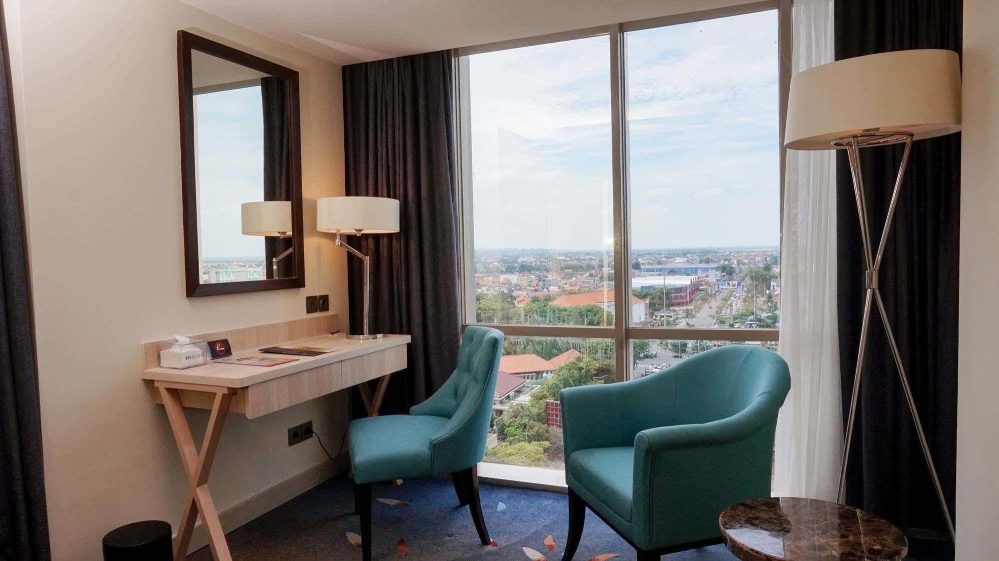Louis Kienne Hotel Pandanaran Semarang Exterior foto