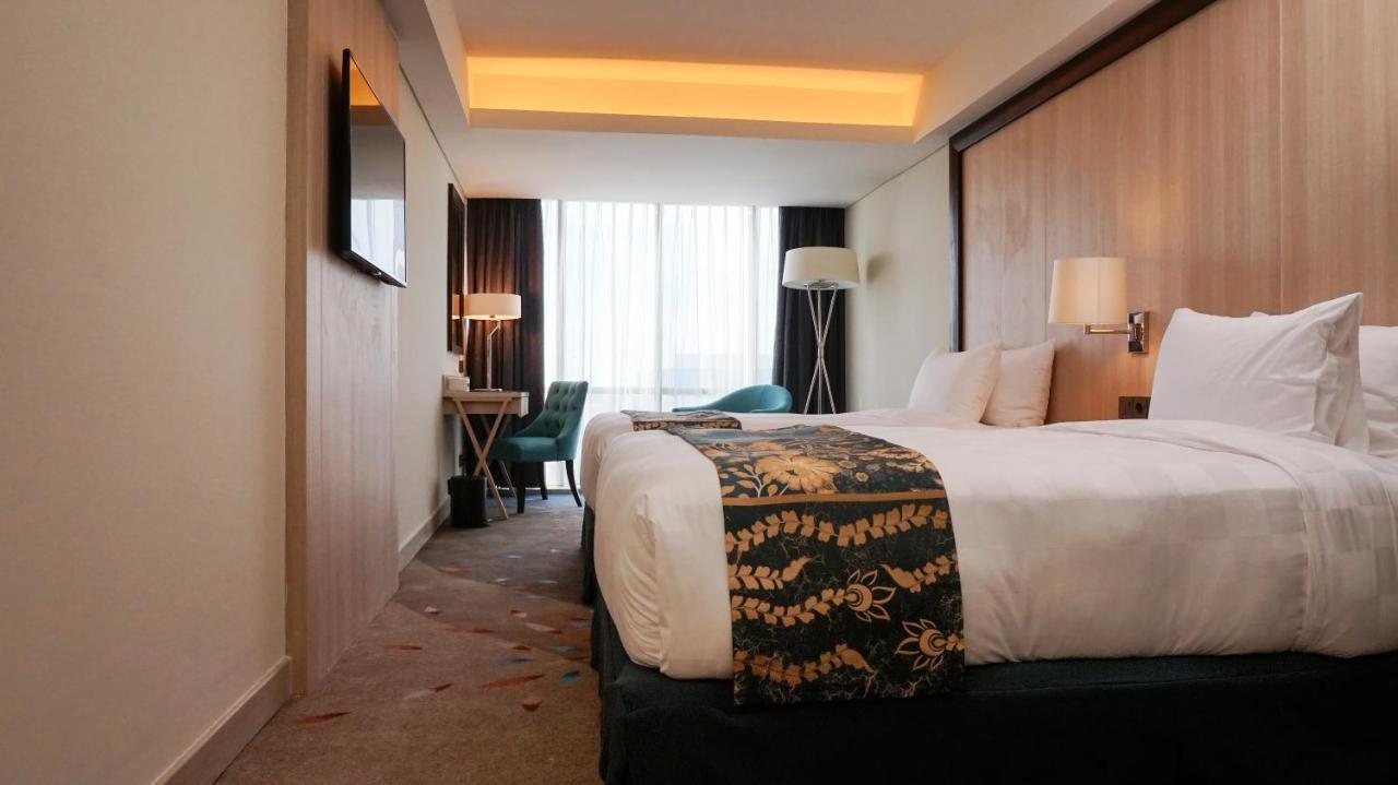 Louis Kienne Hotel Pandanaran Semarang Exterior foto